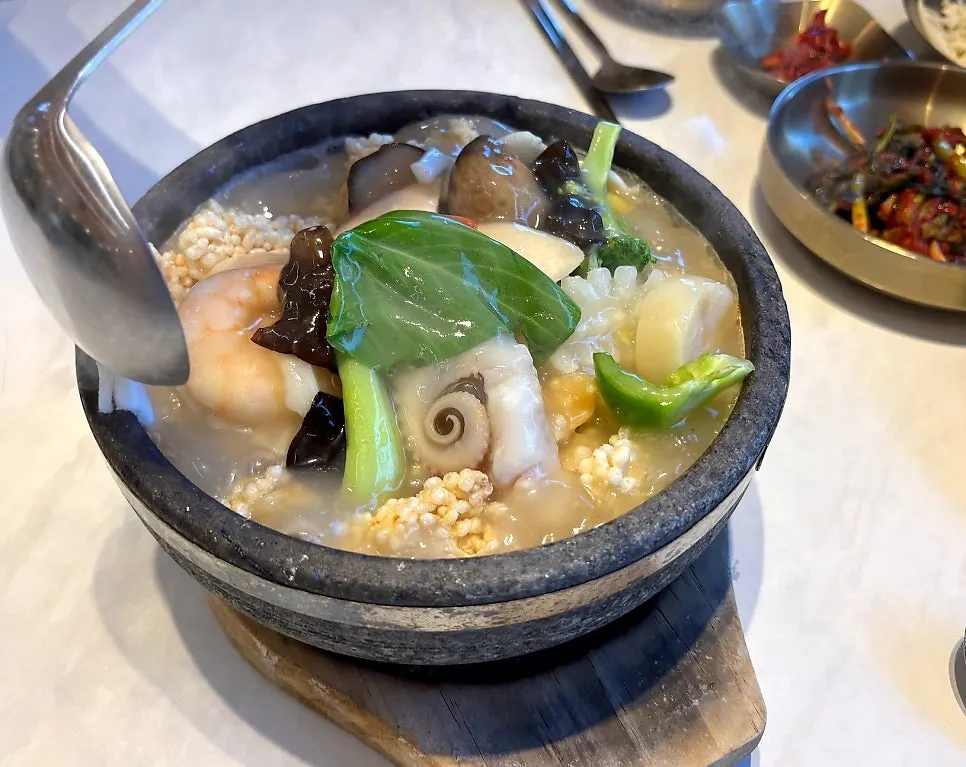 Bubbling stone-pot seafood nurungjitang