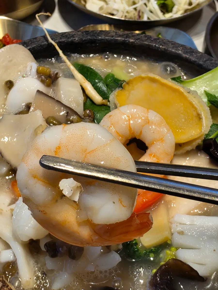 A spoonful of the nurungjitang broth