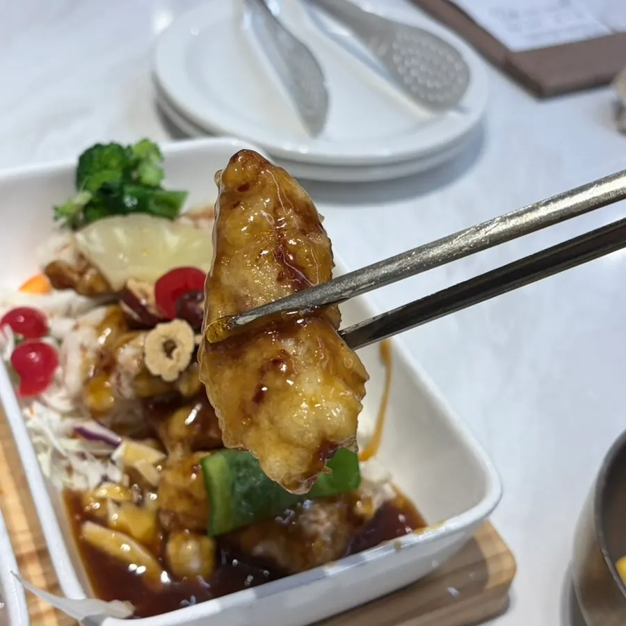 Tangsuyuk served with sauce