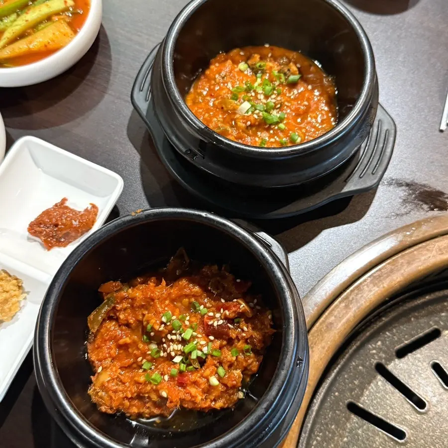 Mâm rau cuốn và món ăn kèm