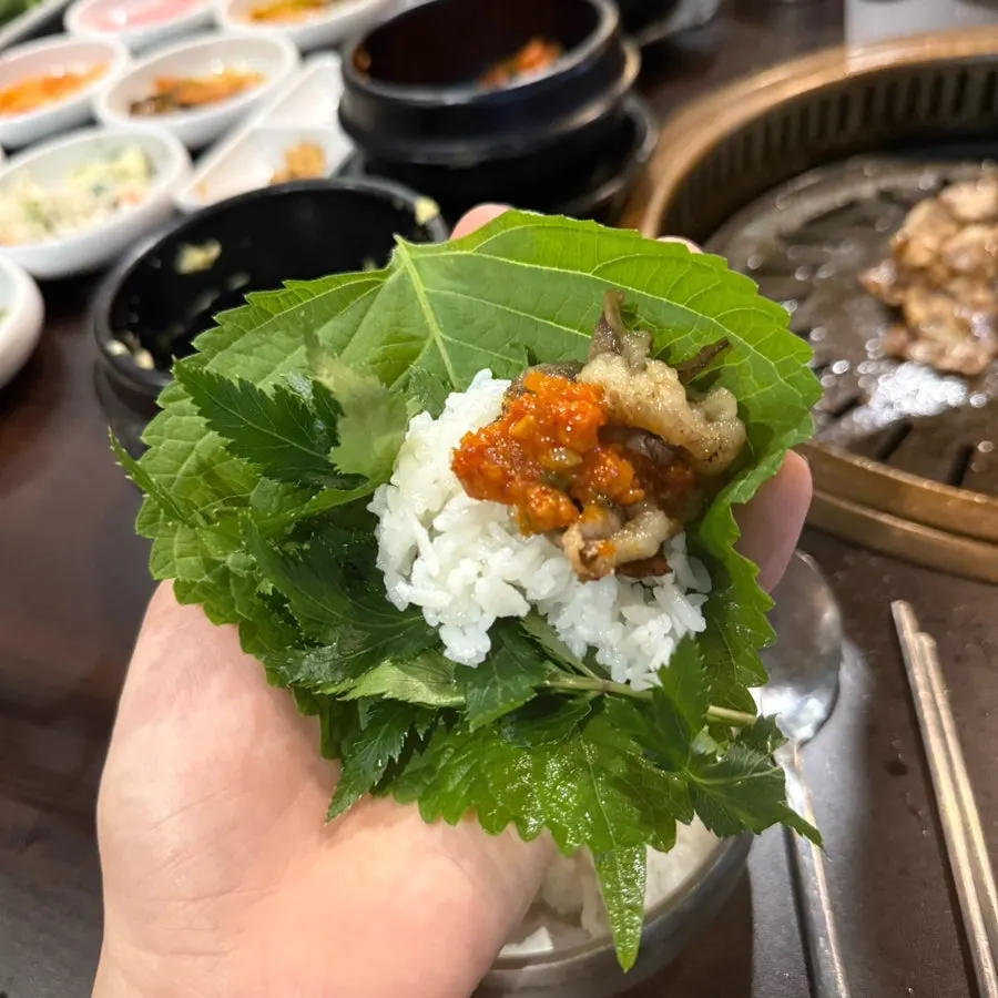 Bữa ăn woo-samgyeop ssambap đầy đặn