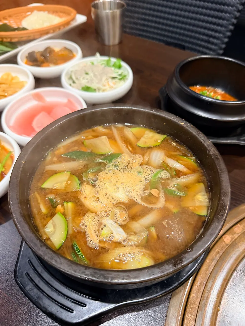 쌈 채소와 고기 한상