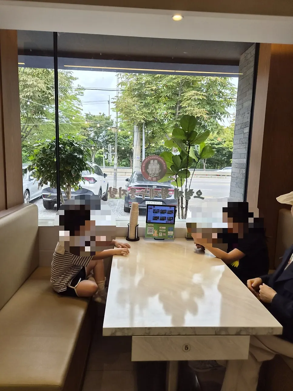 Spacious dining hall popular with family groups