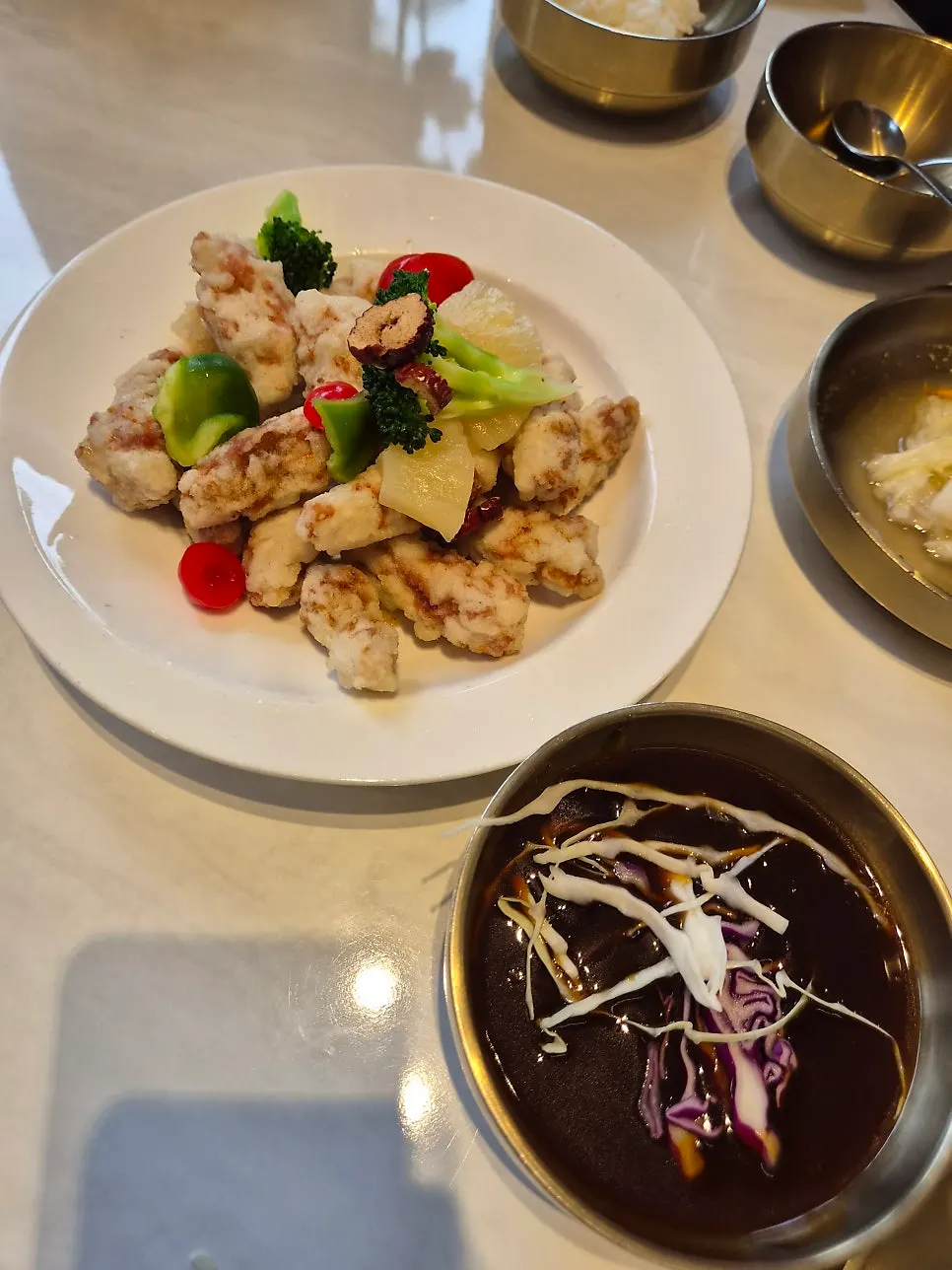 Mini fresh tenderloin tangsuyuk served with broccoli