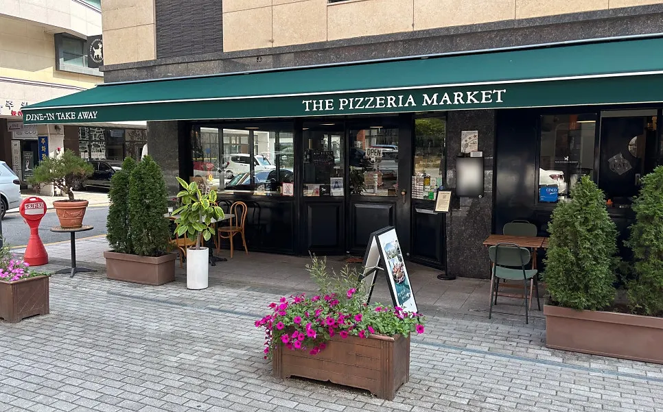 Exterior of The Pizzeria Market Hanam Misa with outdoor tables