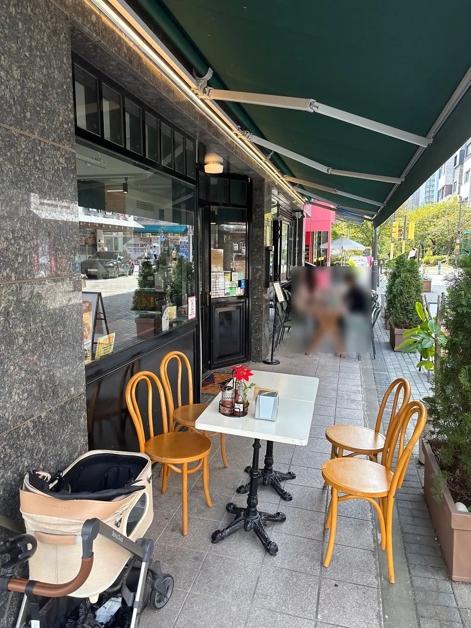 Vertical shot of the entrance at The Pizzeria Market Hanam Misa