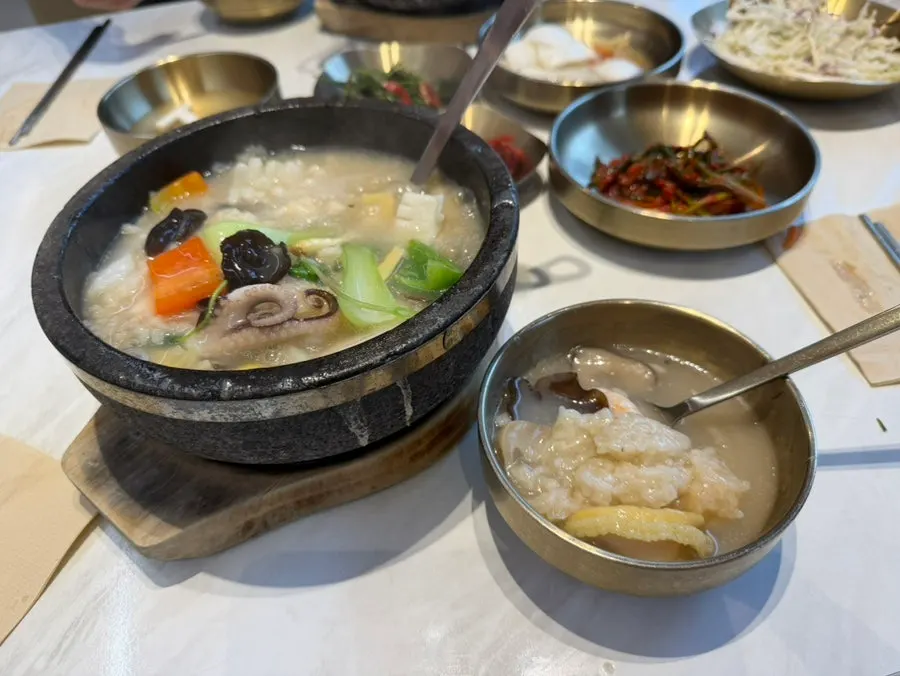 돌솥에 부어주는 누룽지