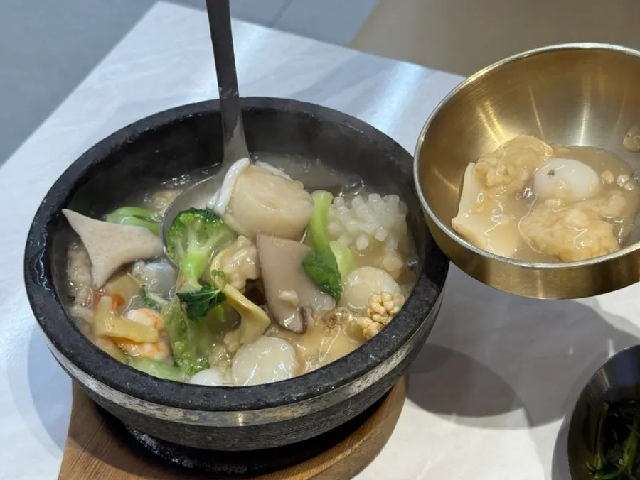 앞접시에 덜어낸 누룽지탕