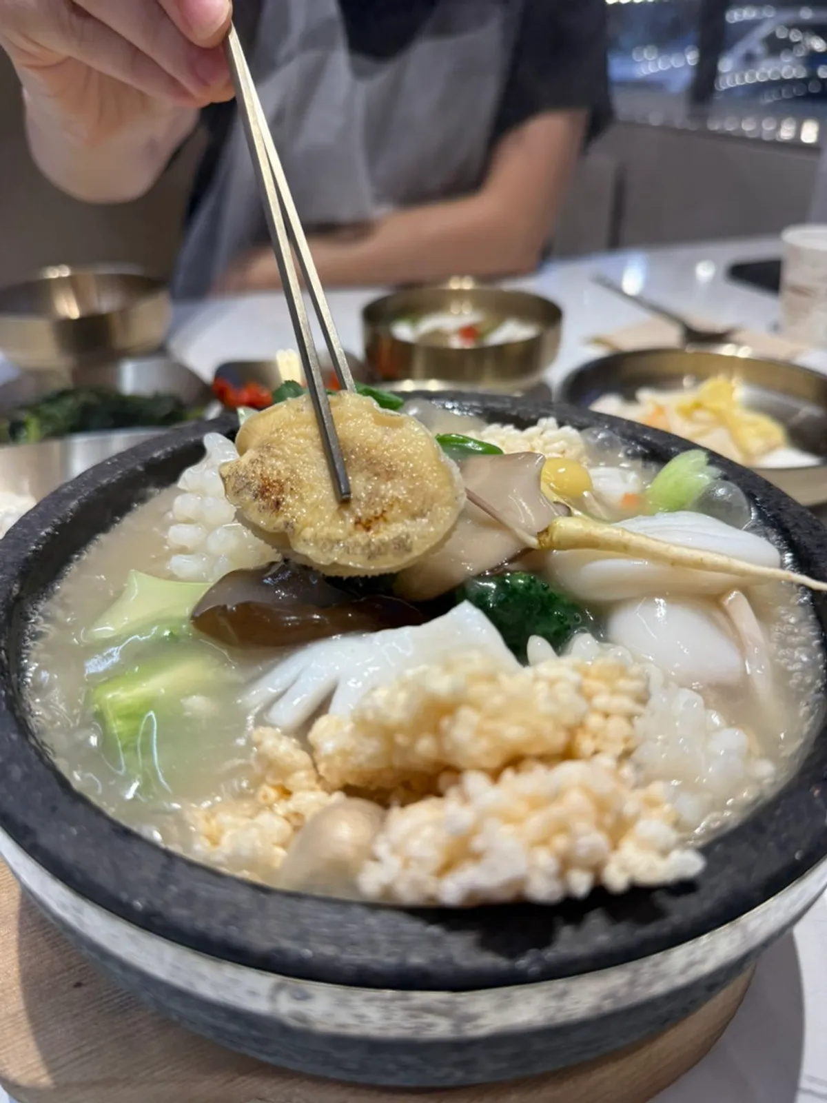 식사 마무리로 먹은 셀프바 오렌지