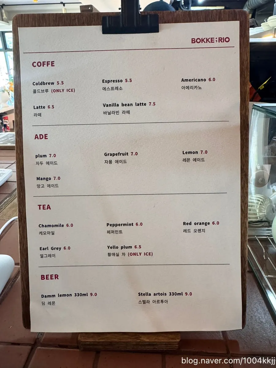 Vertical photo of Bokkeriu's pasta and pizza menu board