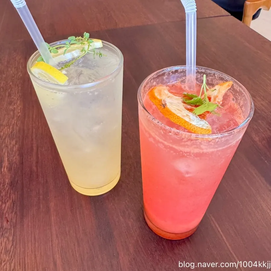 Lemon ade and grapefruit ade at Bokkeriu