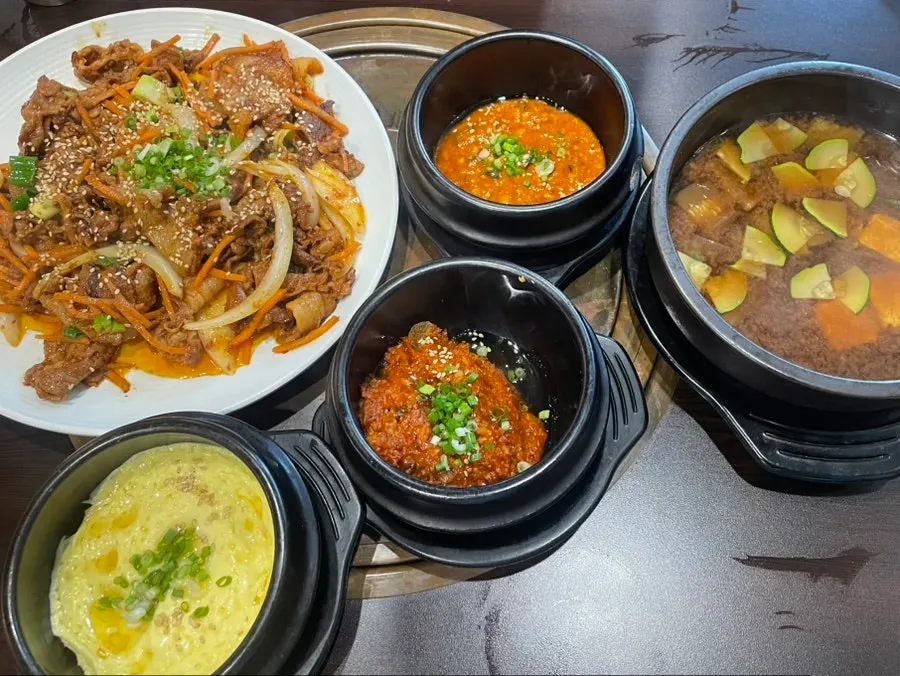 돌쇠제육쌈밥 2인분 상차림