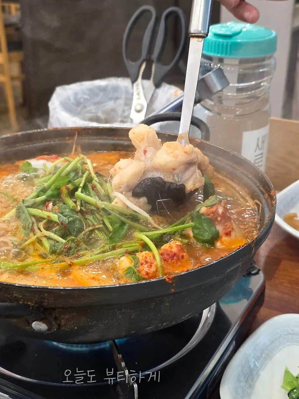 Fluffy pot rice served