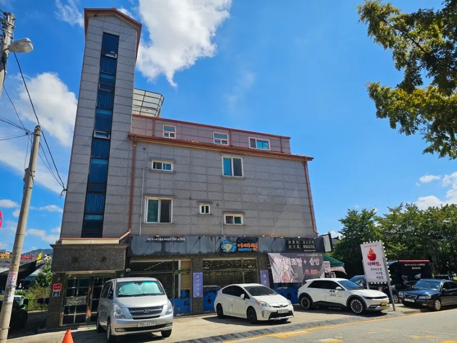 Exterior of Appa Jjim Main Branch on Wolho-ro in Hanam