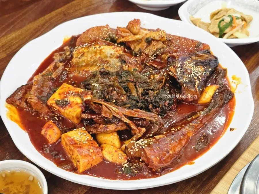 Suhyangmi pot rice with the lid removed