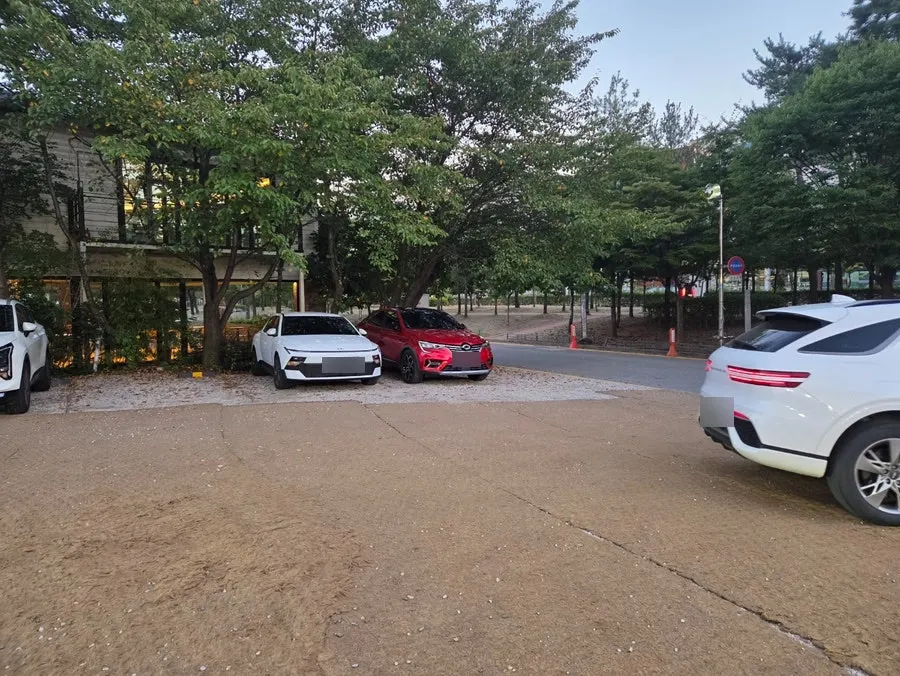 Area around the entrance of Appa Jjim