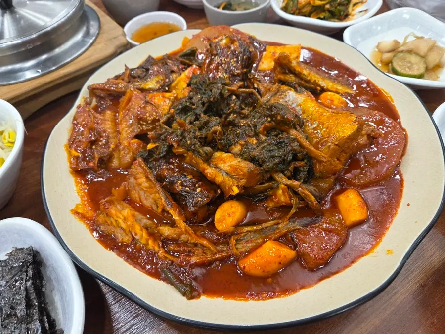 Fragrant pot rice for two made with suhyangmi rice