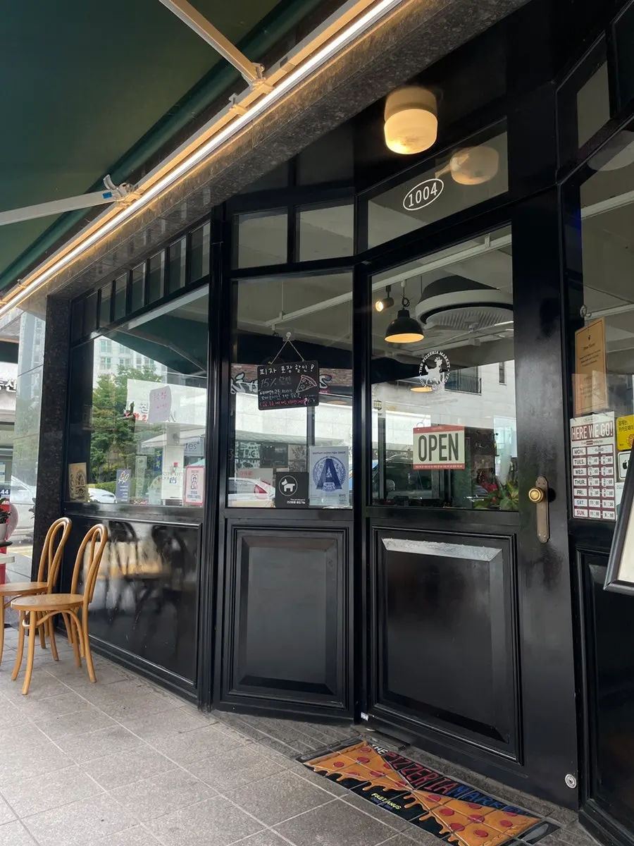 View of the outdoor space at The Pizzeria Market Hanam Misa