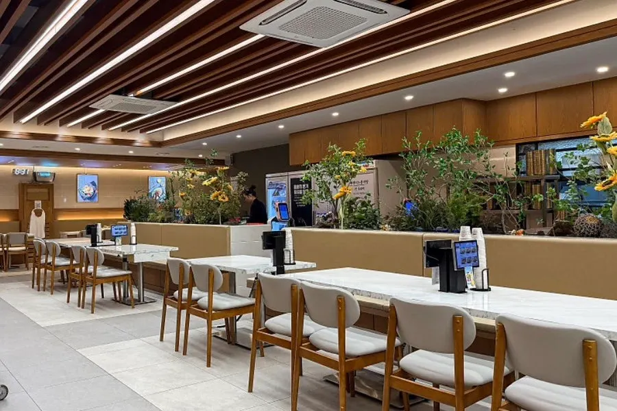 Spacious, clean interior tables of the nurungjitang restaurant