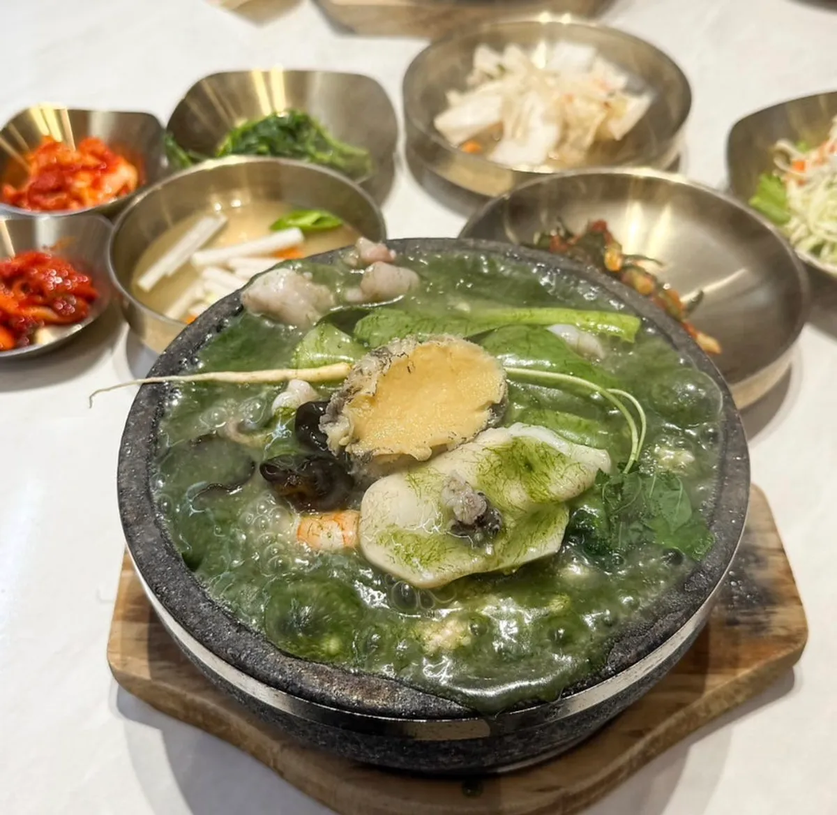 A steaming bowl of maesaengi nurungjitang