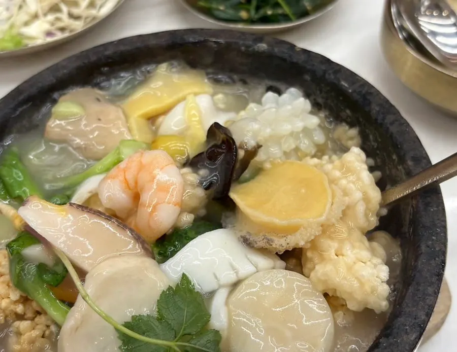Crispy scorched rice mixed into the broth