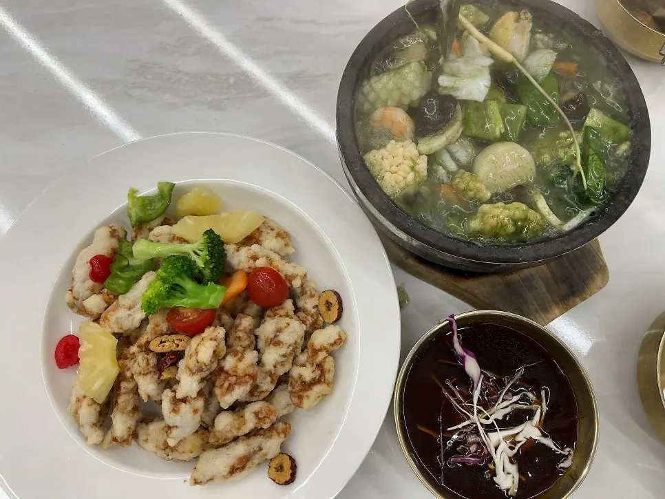 Signature dishes at a Chinese nurungjitang restaurant in Hanam Misa