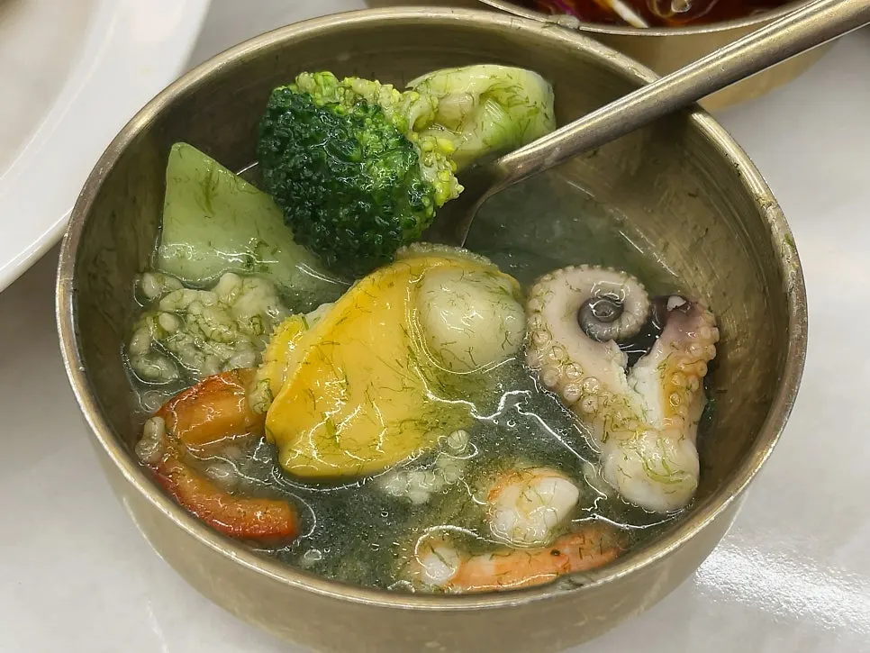 Seafood in the maesaengi abalone nurungjitang