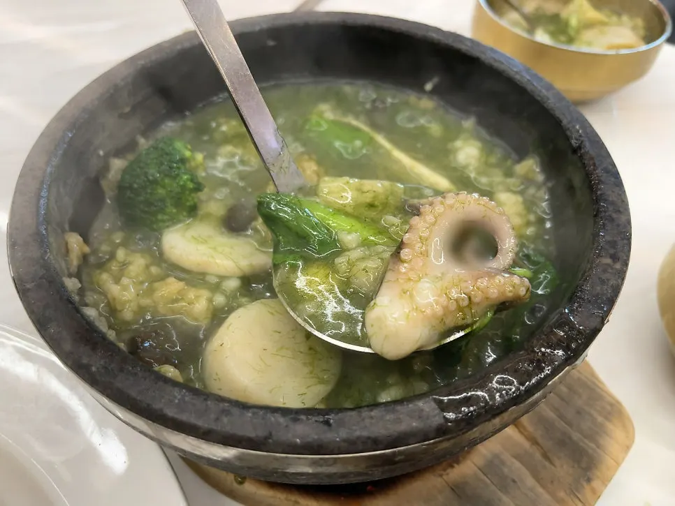 Nurungjitang with abalone and vegetables