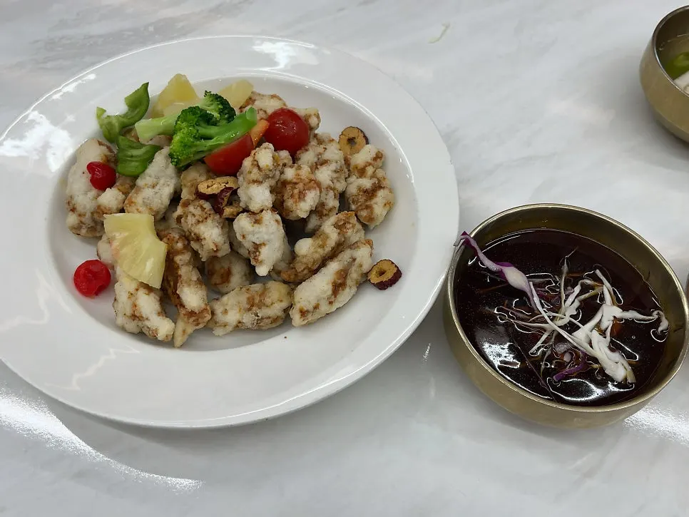 A plate of fresh tenderloin glutinous tangsuyuk