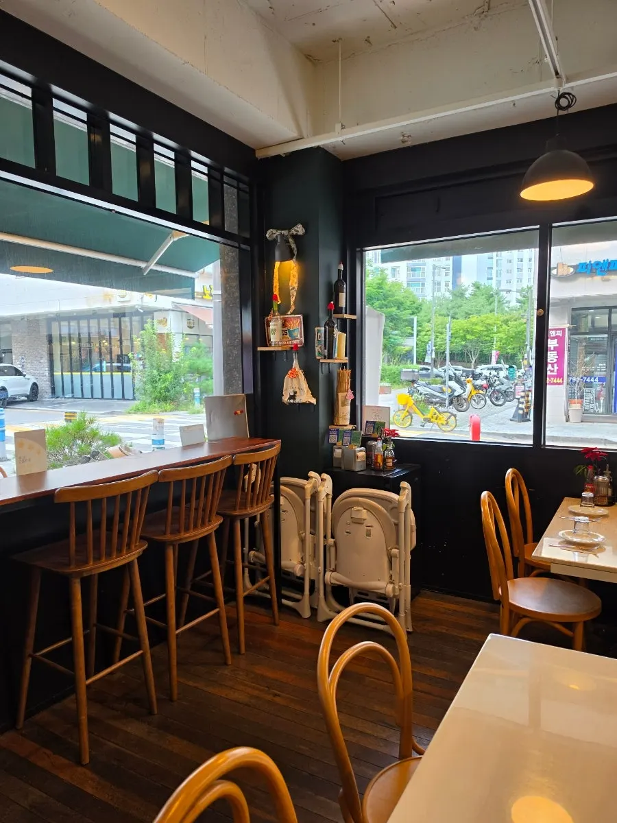 Interior with a casual dining atmosphere
