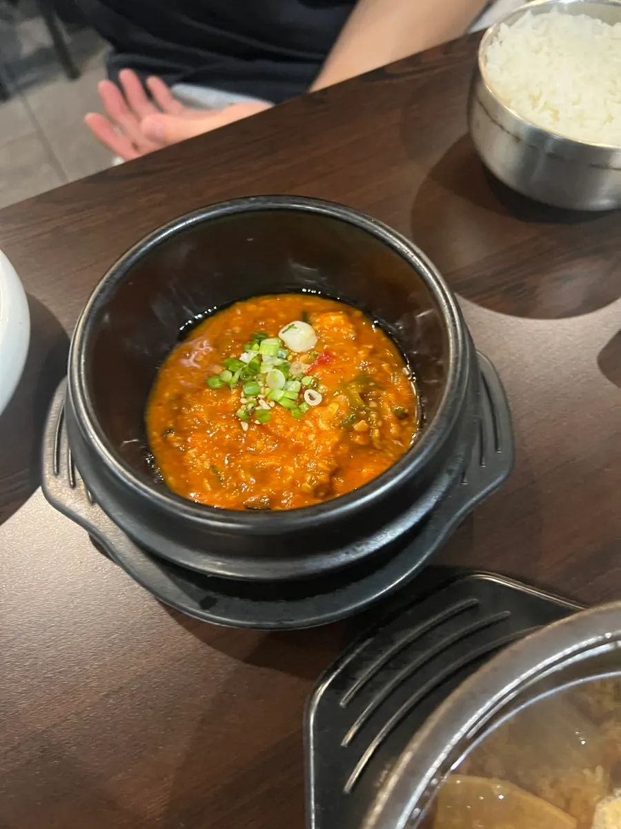 쌈밥 한 상의 공기밥과 반찬