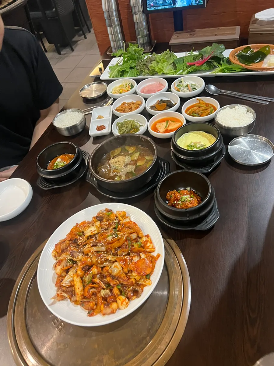 1인 16000원 낙지볶음 쌈밥 구성