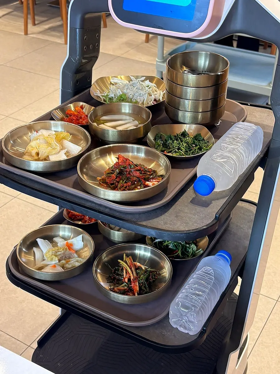 Menu board listing nurungjitang and Chinese dishes