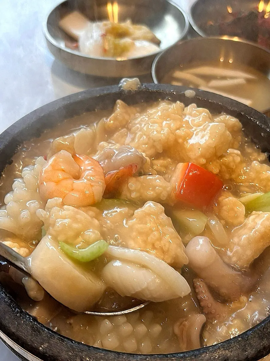 Nurungjitang bubbling away on the table