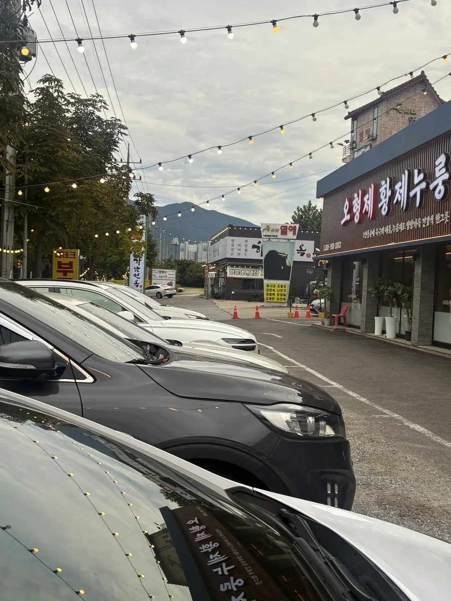 店舗前の広い駐車スペース