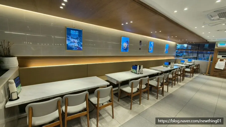 Spacious and pleasant dining room