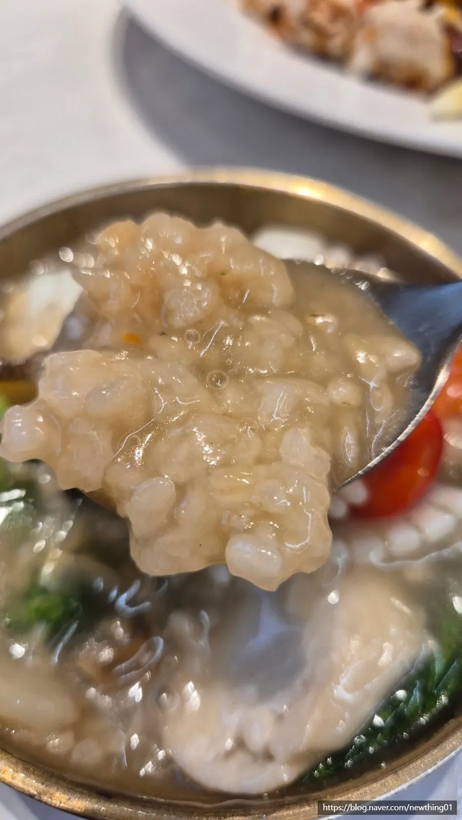 Seafood nurungjitang with thick broth
