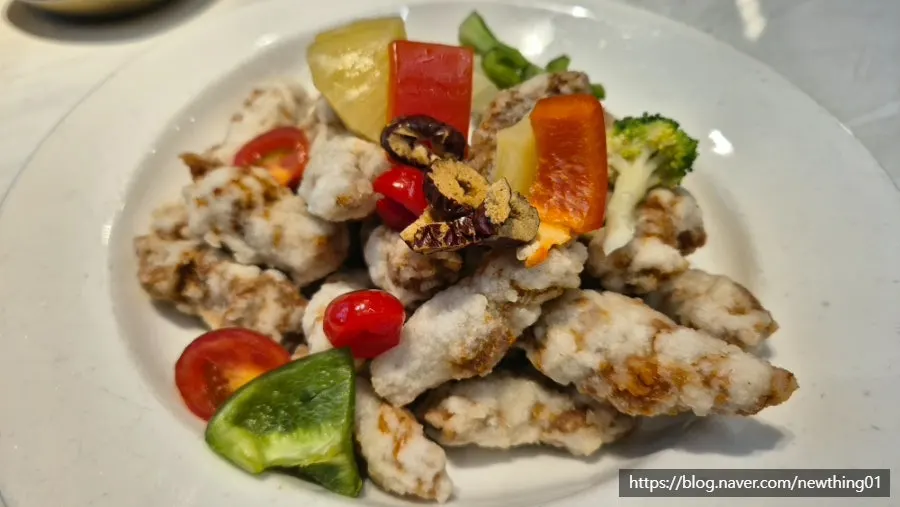 A plate of fresh tenderloin glutinous sweet-and-sour pork
