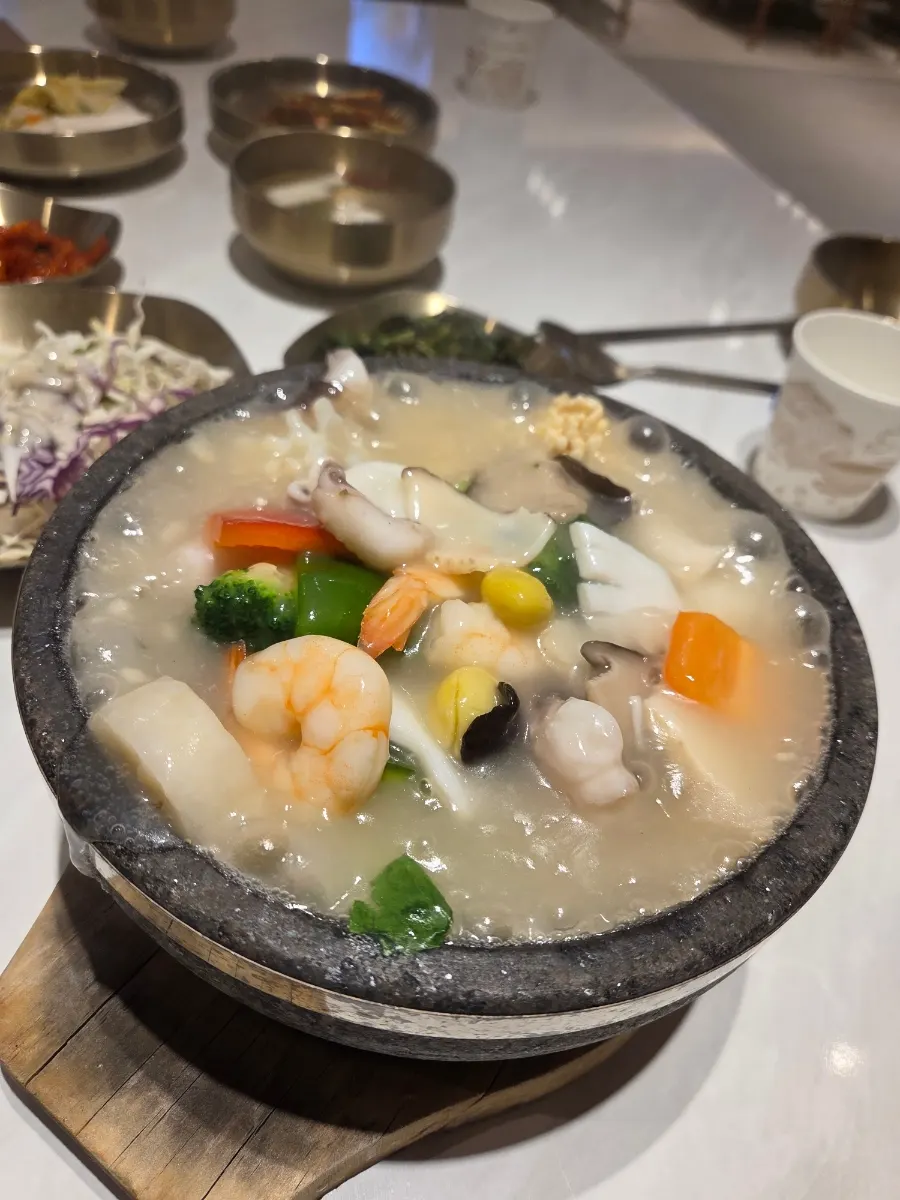 정갈하게 차려진 밑반찬