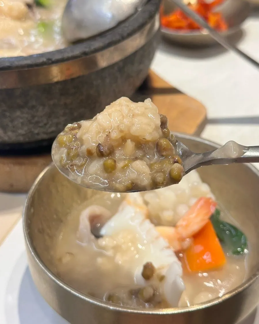 녹두와 전복이 올라간 누룽지탕