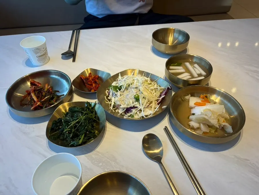 Neatly laid out basic side dishes