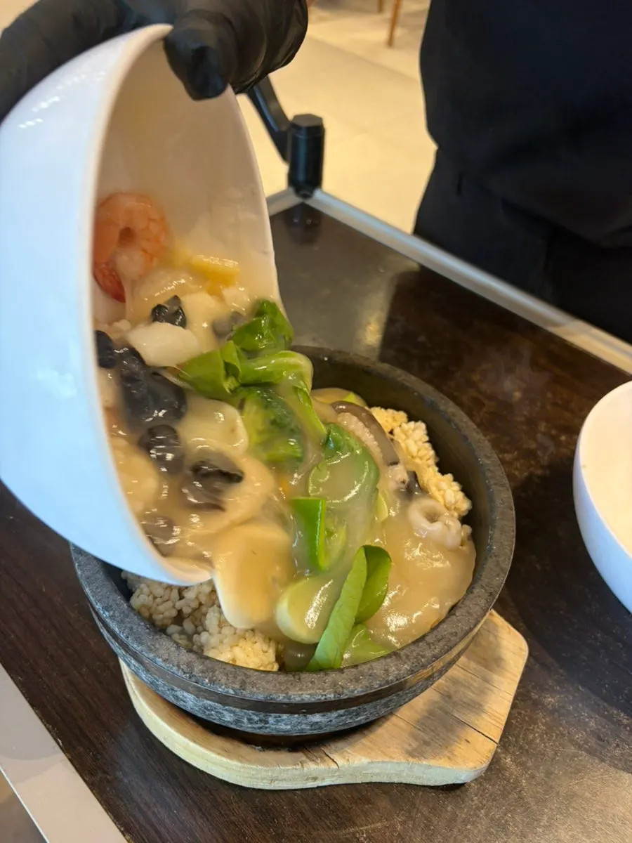 Heated stone pot with scorched rice