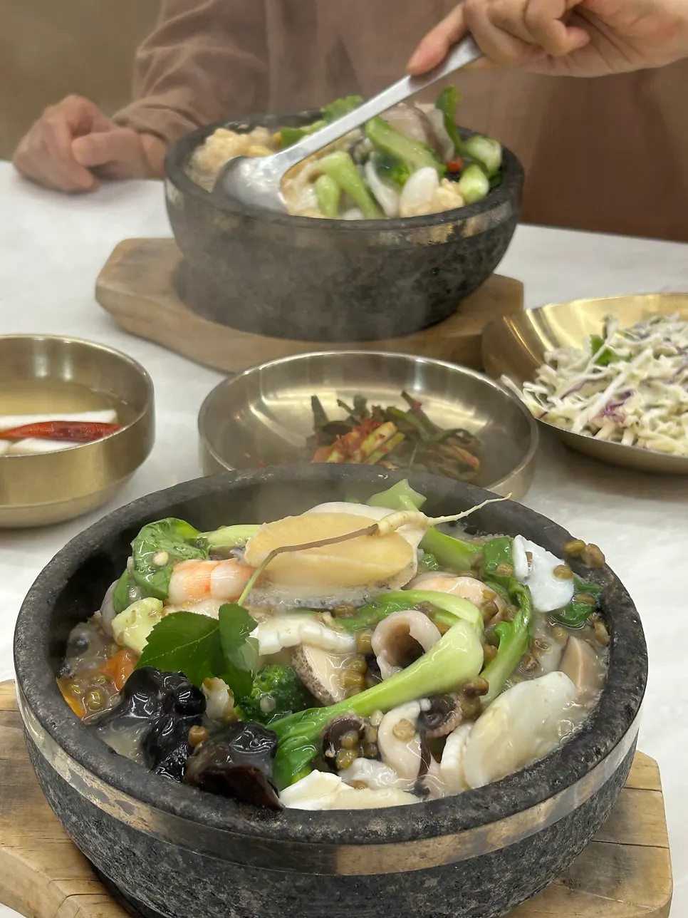 해산물이 푸짐한 해물누룽지탕 한 그릇