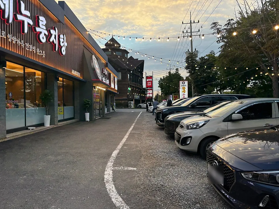 매장 앞 넉넉한 주차 공간