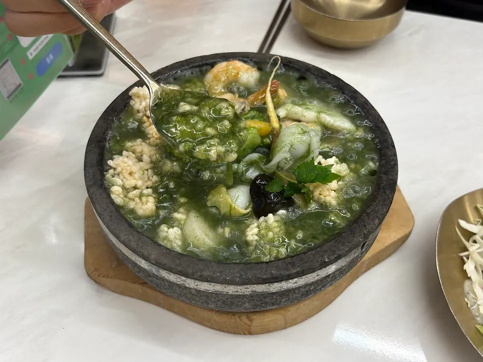 매생이가 가득한 매생이전복누룽지탕