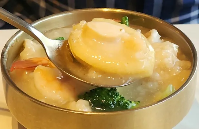 Softened nurungjitang in thick broth