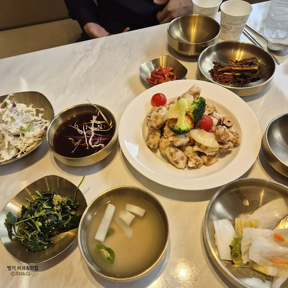 Mini fresh tenderloin tangsuyuk served buhmeok style