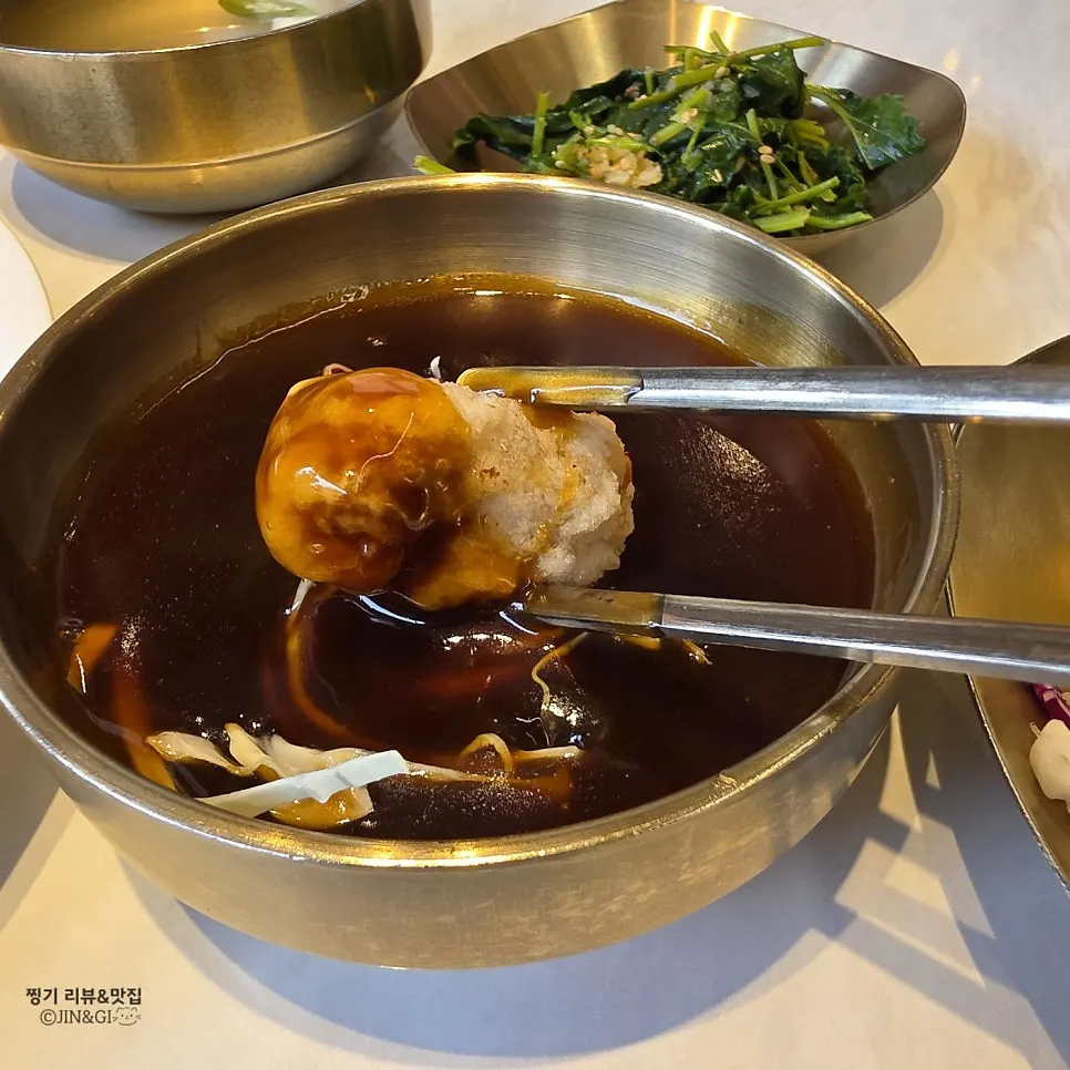 Sauce being poured over the tangsuyuk