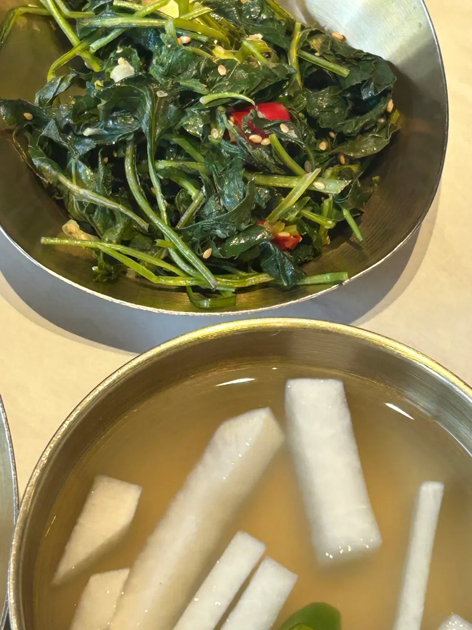 잘 익은 파김치 반찬 접시