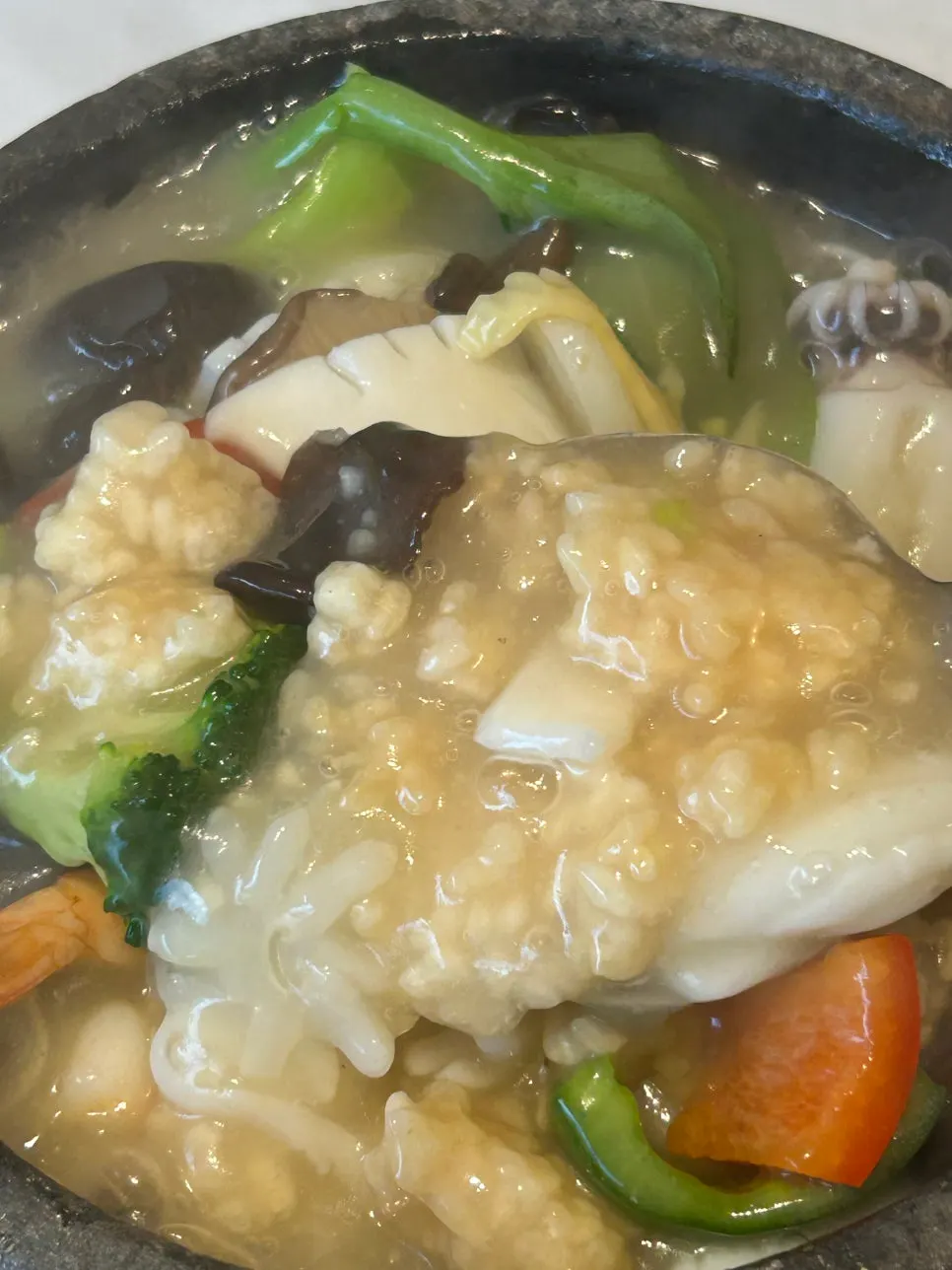 새싹삼이 얹힌 전복누룽지탕 한 그릇